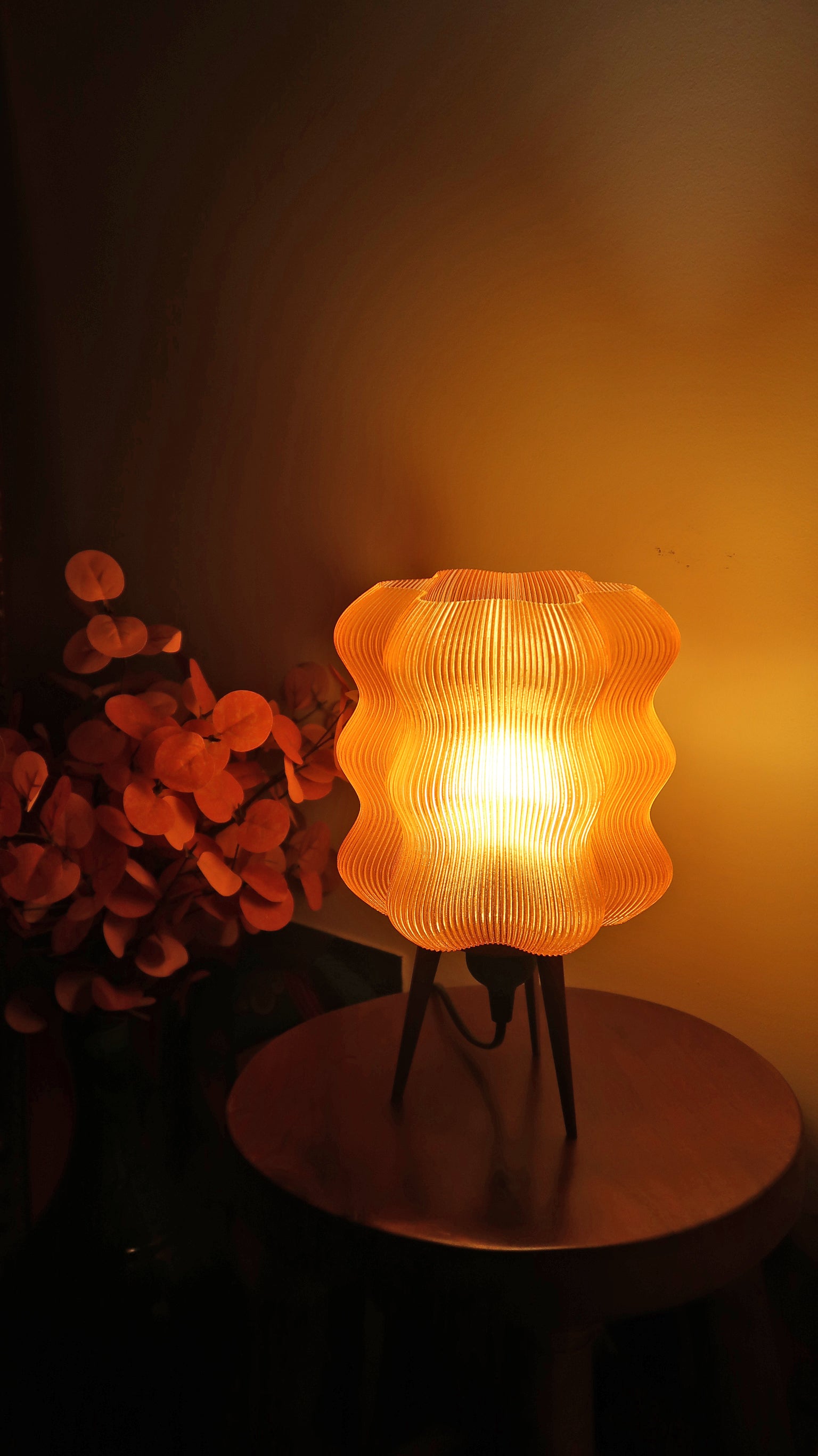 Lampe design ondulée orange foncé scintillant