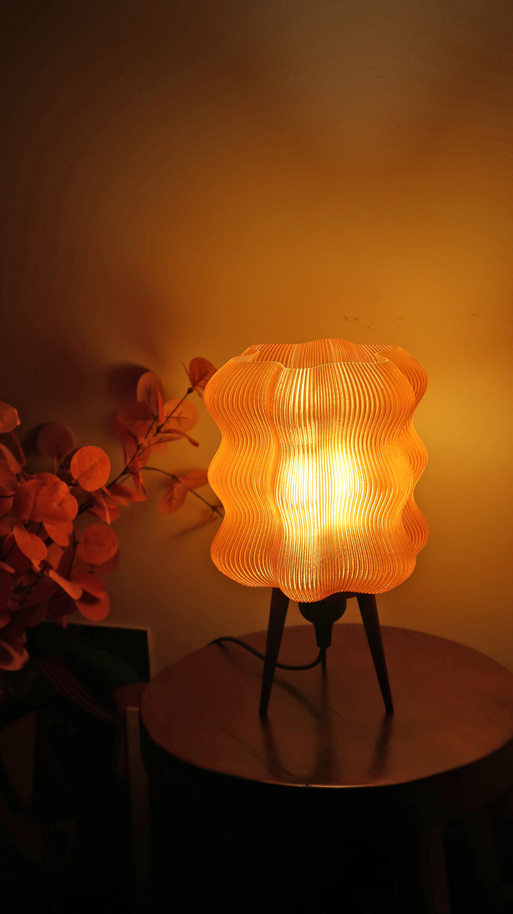 Lampe design ondulée orange foncé scintillant