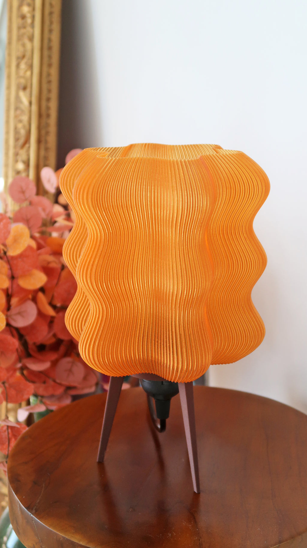 Lampe design ondulée orange foncé scintillant