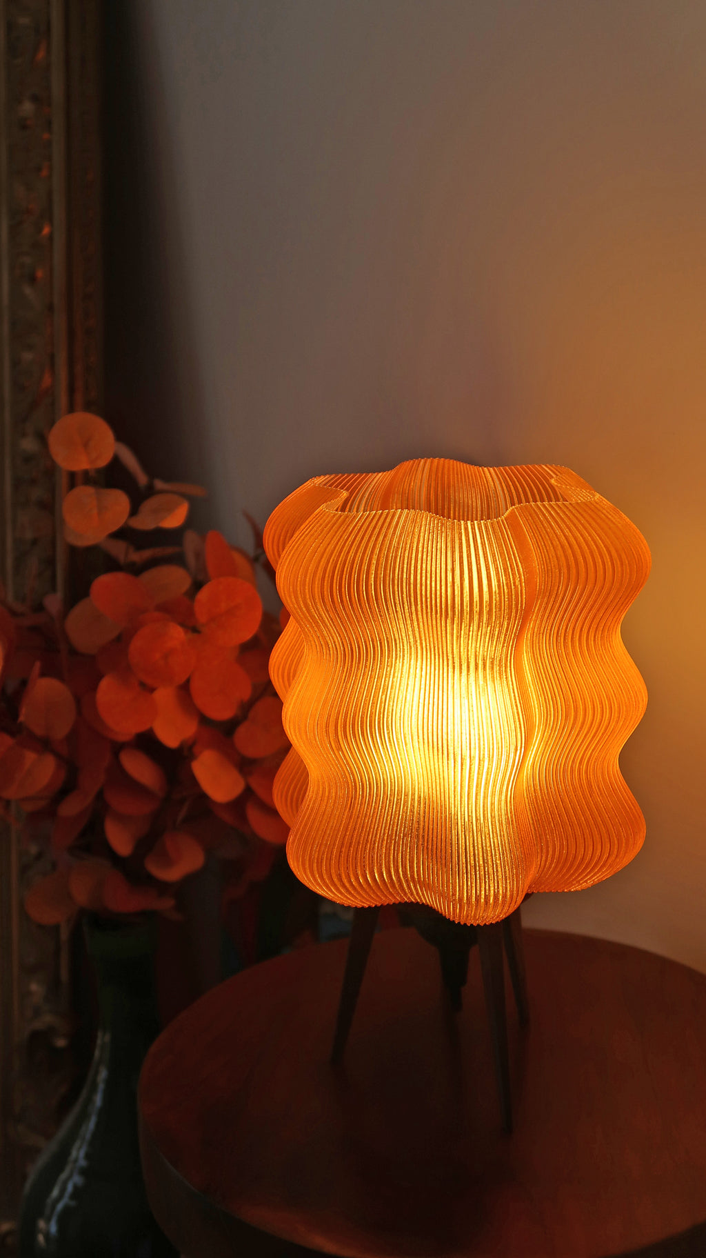 Lampe design ondulée orange foncé scintillant