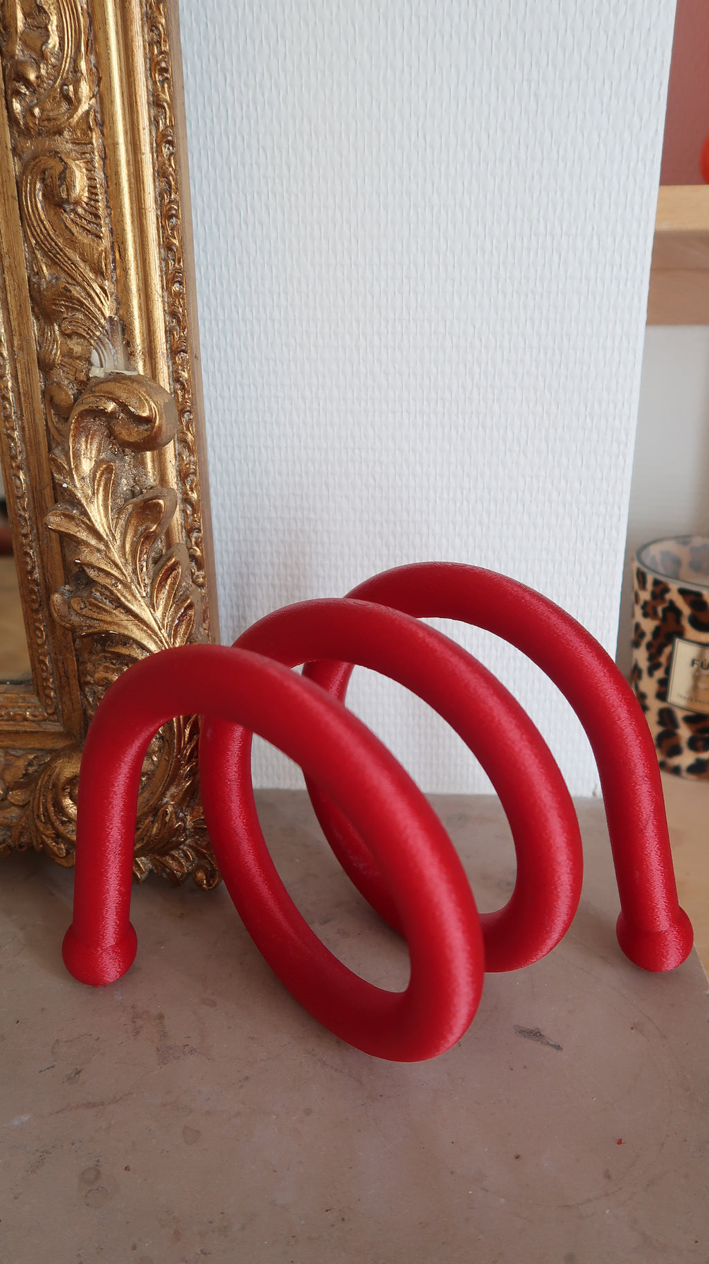 Objet décoratif sculptural Porte Magazines Design
