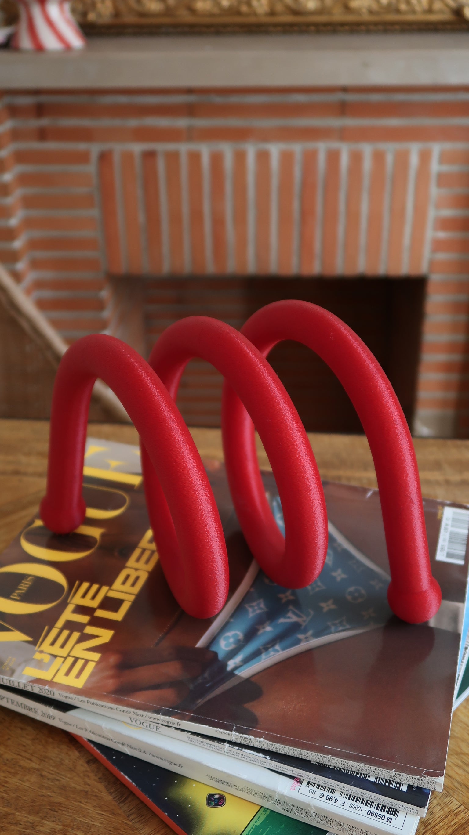 Objet décoratif sculptural Porte Magazines Design