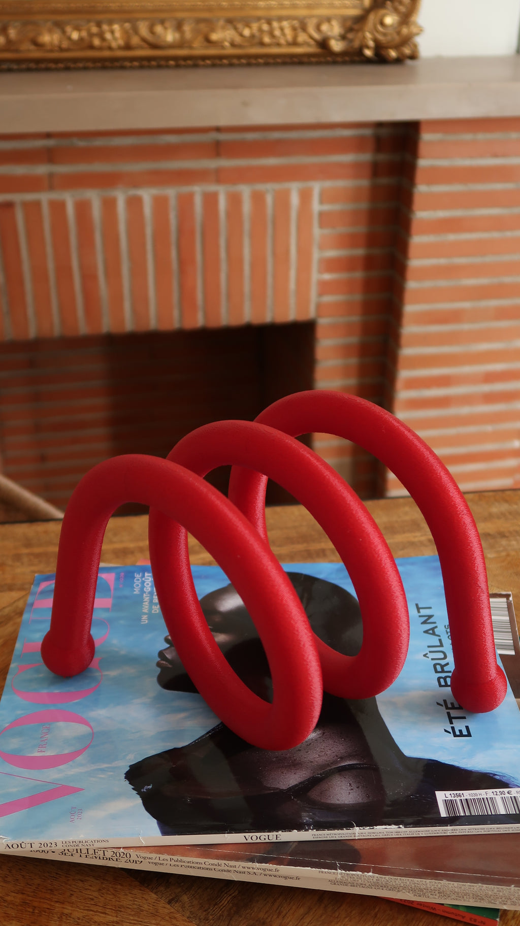 Objet décoratif sculptural Porte Magazines Design