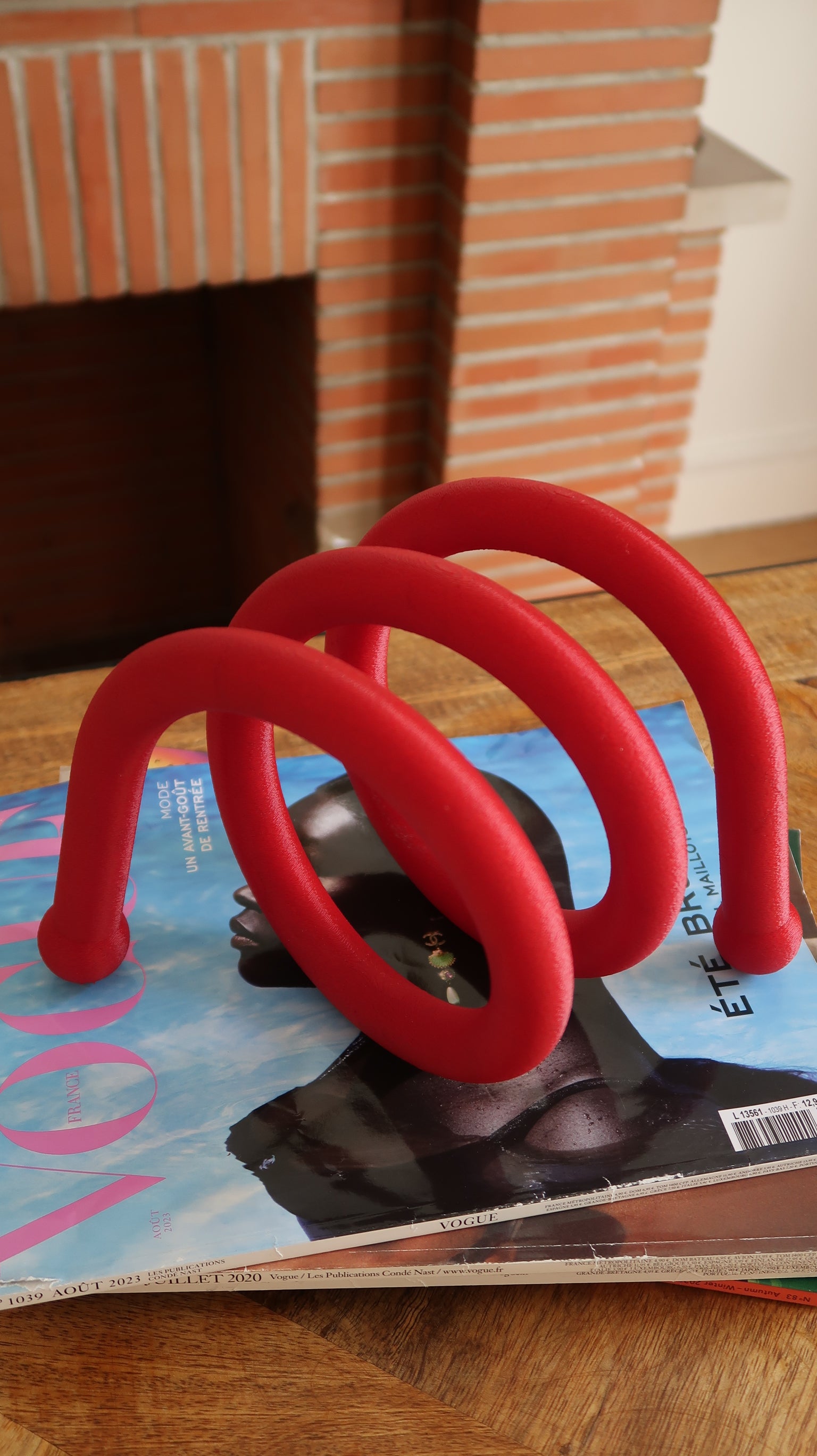 Objet décoratif sculptural Porte Magazines Design