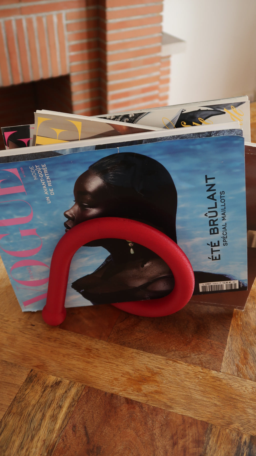 Objet décoratif sculptural Porte Magazines Design