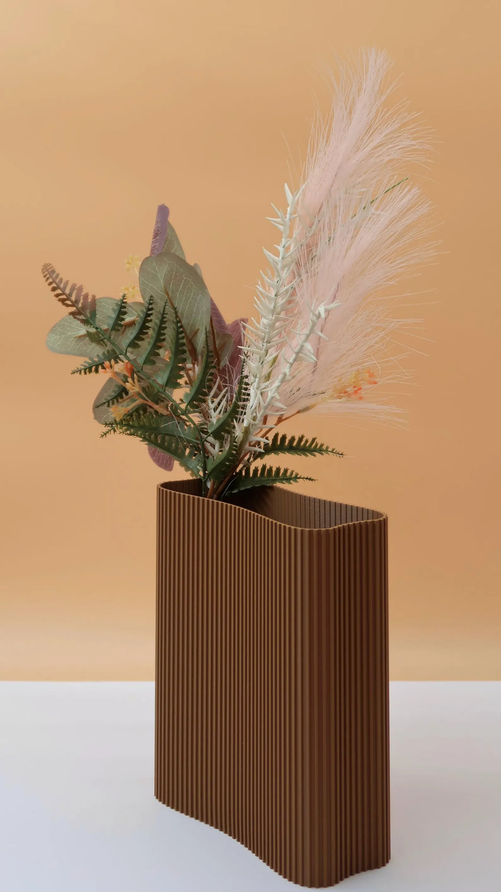 Vase nervuré marron