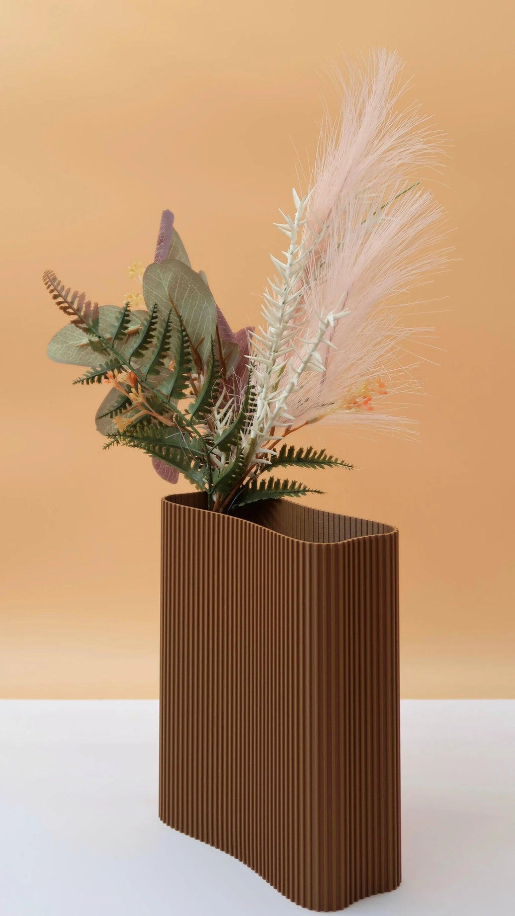 Vase nervuré marron